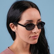 Black oval sunglasses